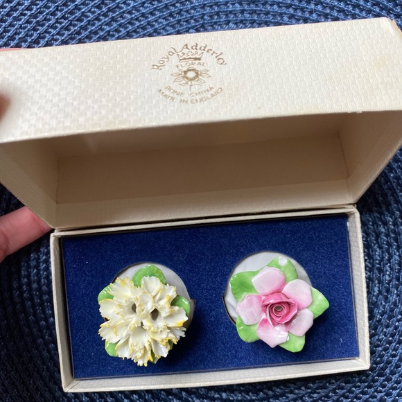 Vintage Royal Adderley Floral Bone China Salt & Pepper Shakers - Picture 4 of 14